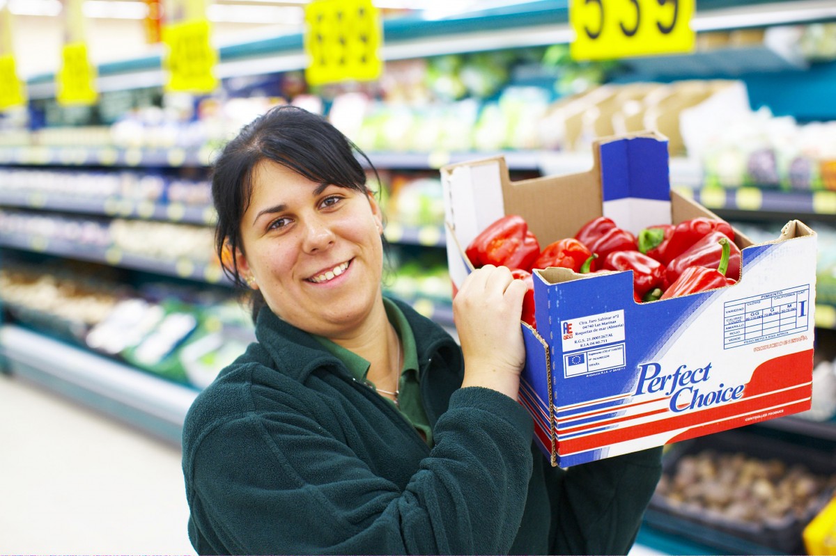 Пропавший товар. Продавец Теско. Униформа работников компании Tesco. Теско Англия продукты. 1. Tesco в Великобритании.