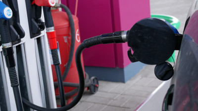 Бензин может подорожать до 100 рублей за литр