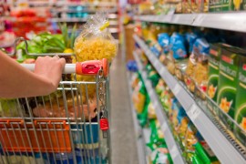 Россияне стали меньше покупать мясо и рыбу из-за роста цен