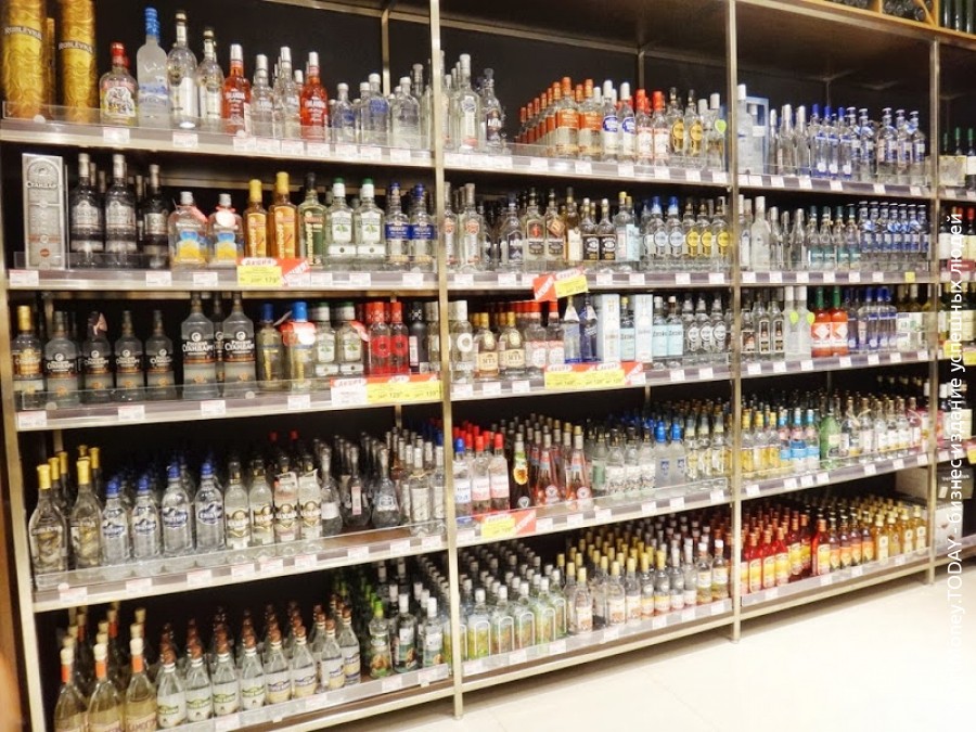 Минфин настаивает на повышении цены на водку в России