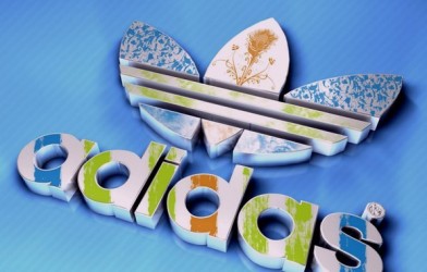 Компания Adidas закроет в России около 160 магазинов