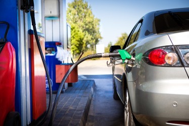 Средняя цена за литр бензина Аи-95 превысила 40 руб. за литр